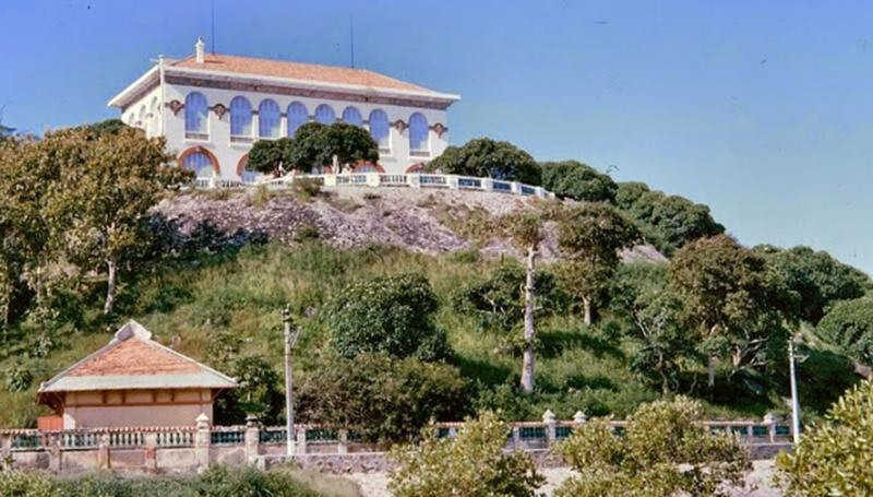 Biệt thự Cầu Đá